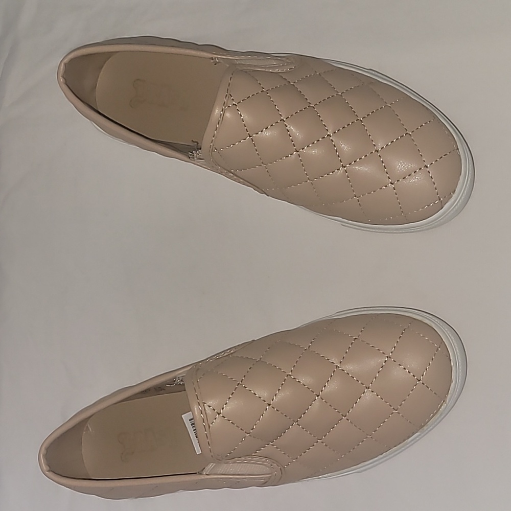 Women's flats